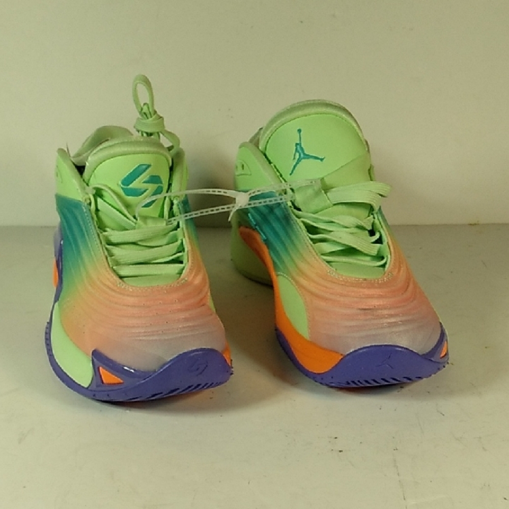 Nike, Luka Neon Green Gradient Size 7Y Unisex Basketball Sneakers.